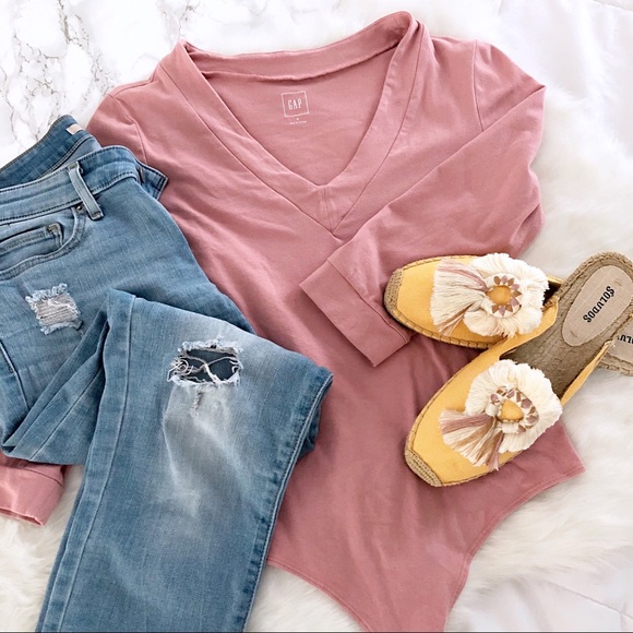 GAP Tops - Gap V Neck Women’s Bodysuit in Passion Rose